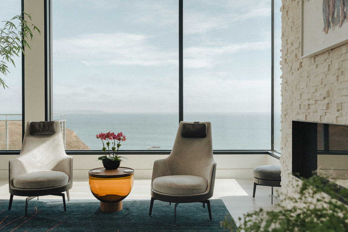 A textured fireplace and gentle touches of color blend with the spectacular tranquility of the ocean views in this Bodega Bay home. Interior design is by Jessica Wichman of Zeitgeist Sonoma. Snyder Construction brought JMA Architecture’s design to fruition.(Tammy Horton Photography)