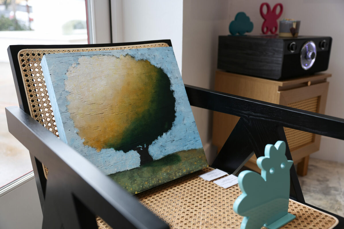 A painting by Rena Charles on display next to a sculpture by Jeffie Brewer at the Rena Charles Gallery in Healdsburg. (Christopher Chung/for Sonoma Magazine)