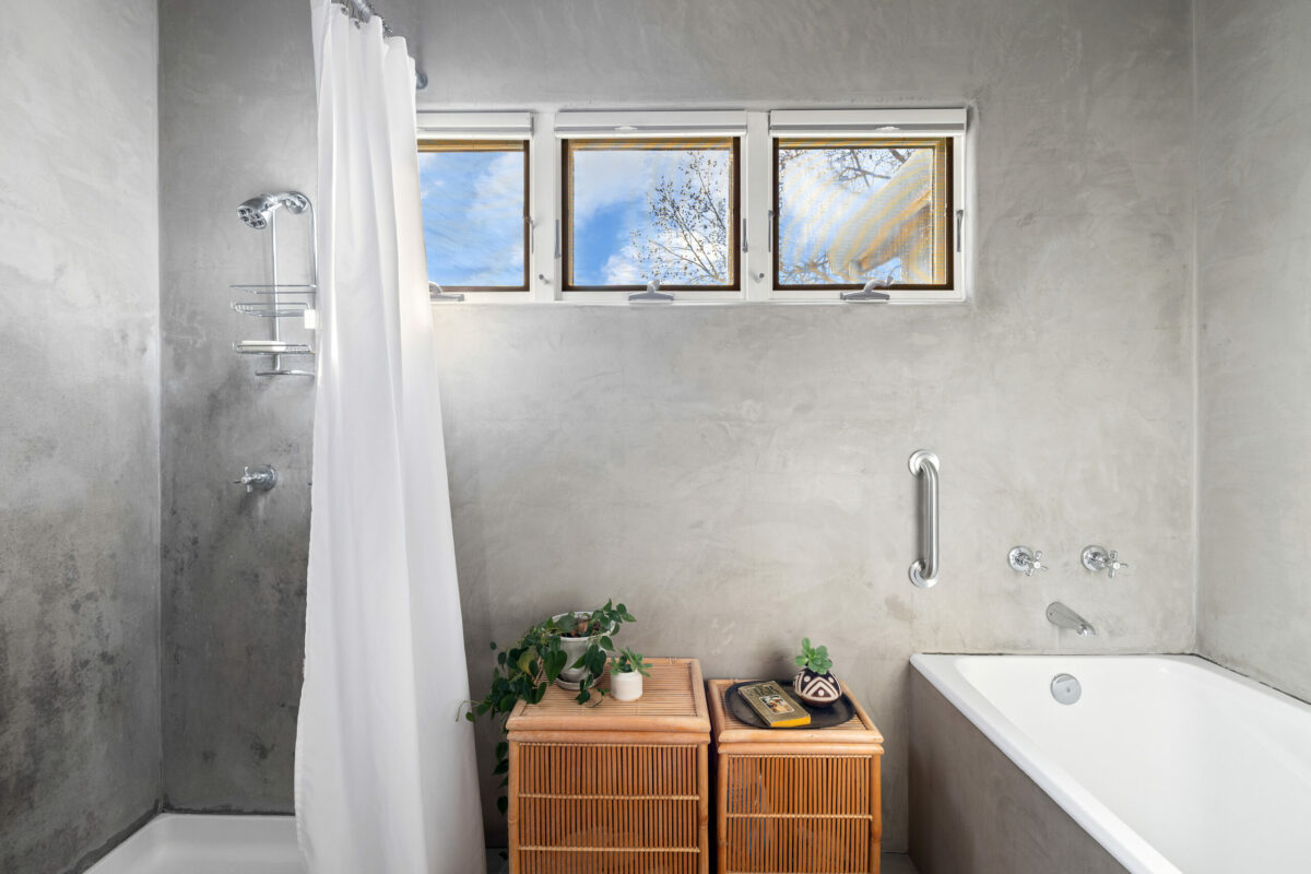 Bathtub and shower. (Compass)