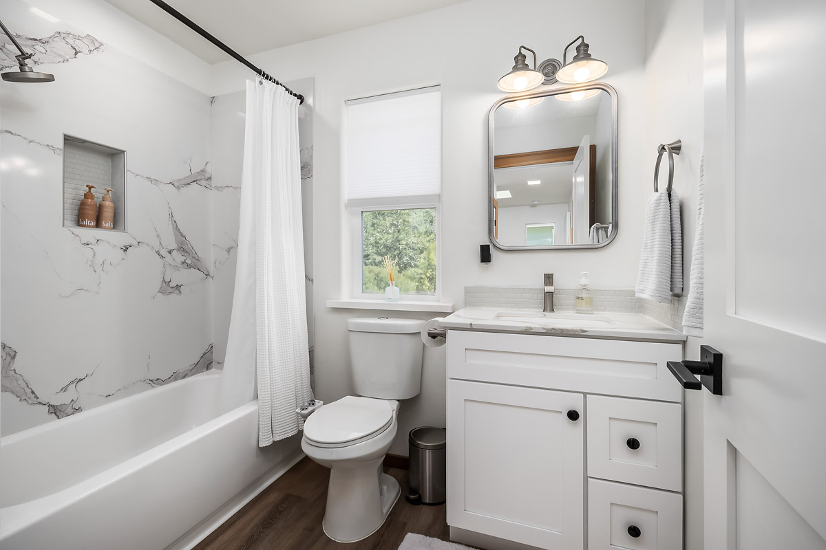 Bathroom. (Kurt Lai)