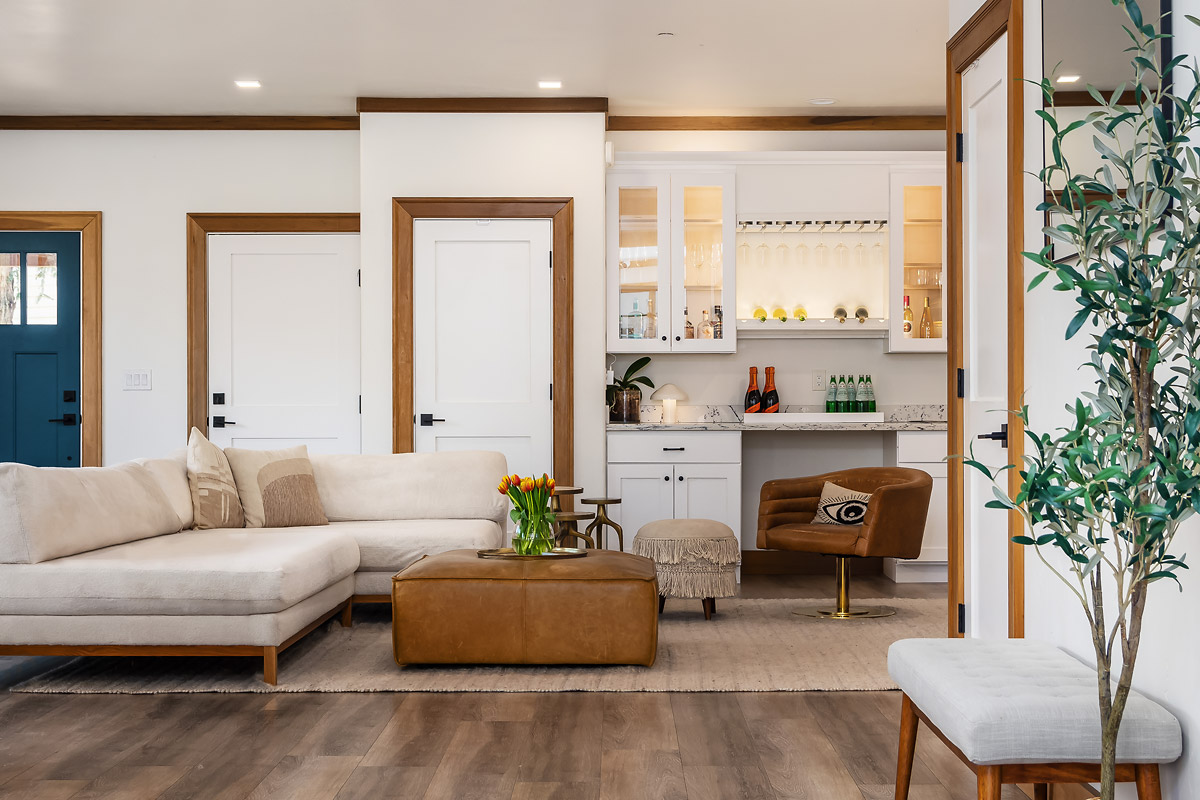 Bar and lounging area. (Kurt Lai)