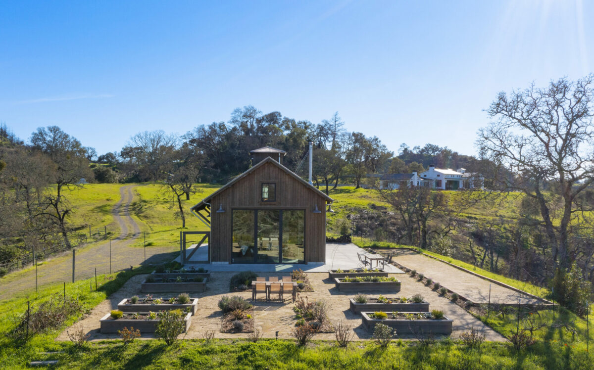 The guest barn and raised garden beds. (Ned Bonzi / Sotheby’s International Realty)