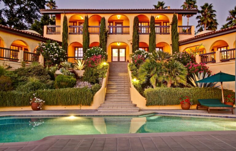 This Sonoma Valley villa has been chosen as one of Vrbo's hottest vacation rentals. (Vrbo)