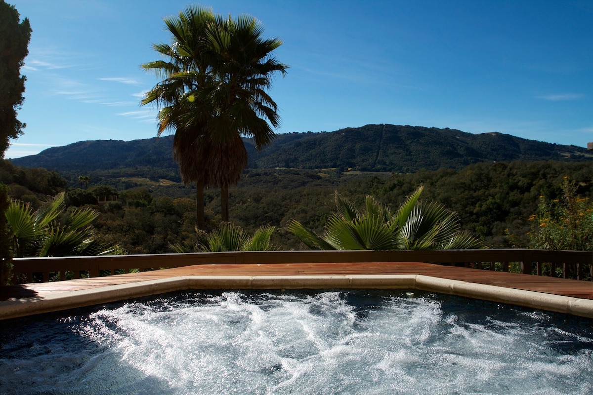 Hot tub with a view. (Vrbo)