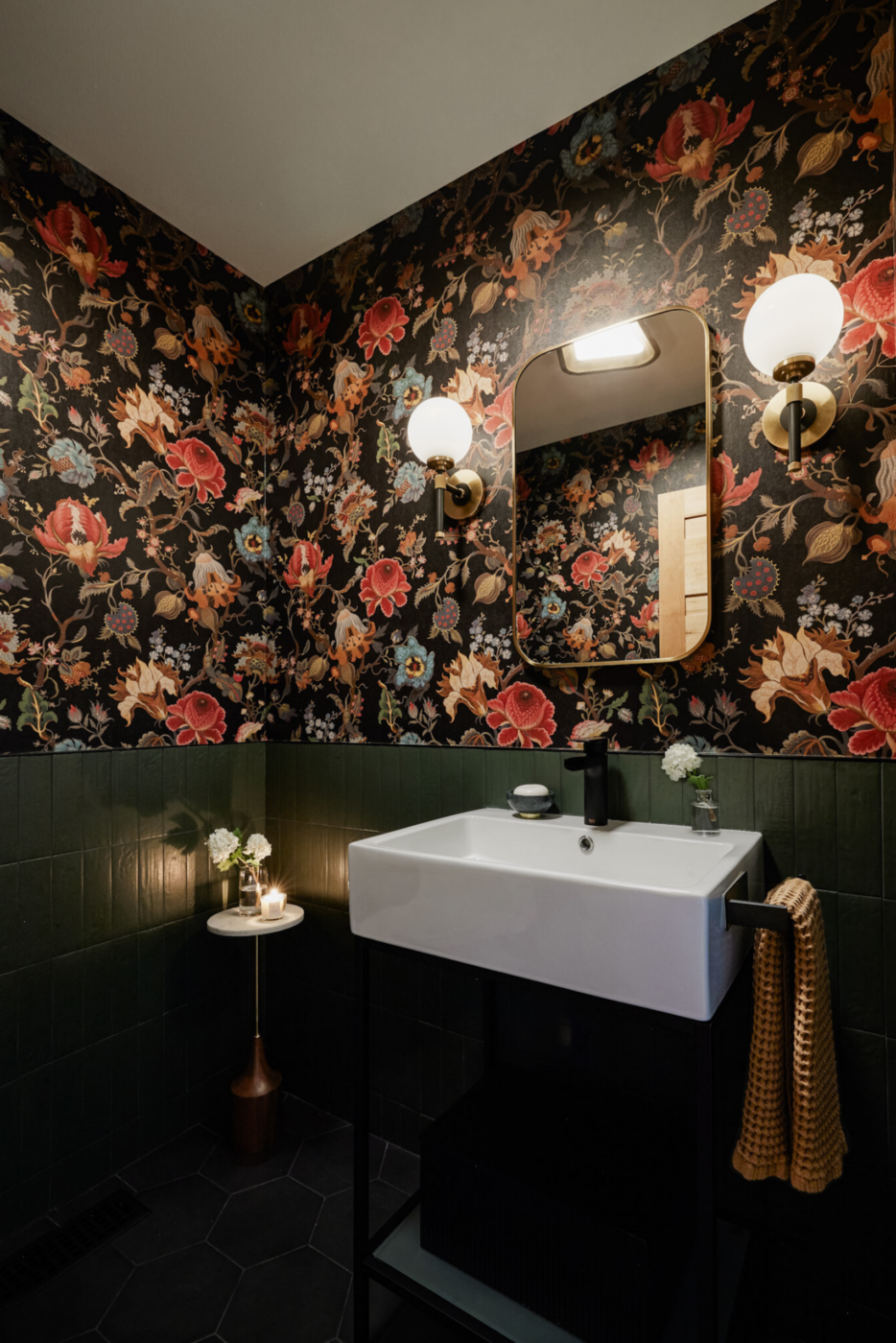 Powder room. (Luis Costadone)