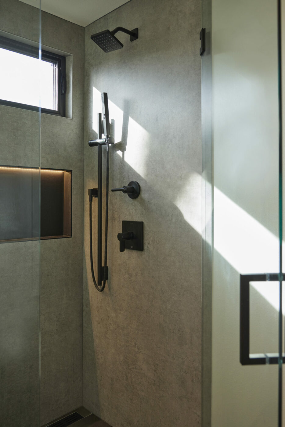 Shower. (Luis Costandone)