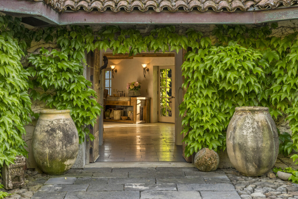 This rustic four-bedroom, three-bathroom Sonoma home, owned by designer Wendy Owen, is currently listed for $4,950,000. (CS Photography / Sotheby’s International Realty)