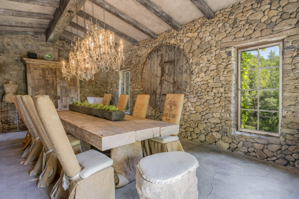 Dining room. (CS Photography / Sotheby’s International Realty)