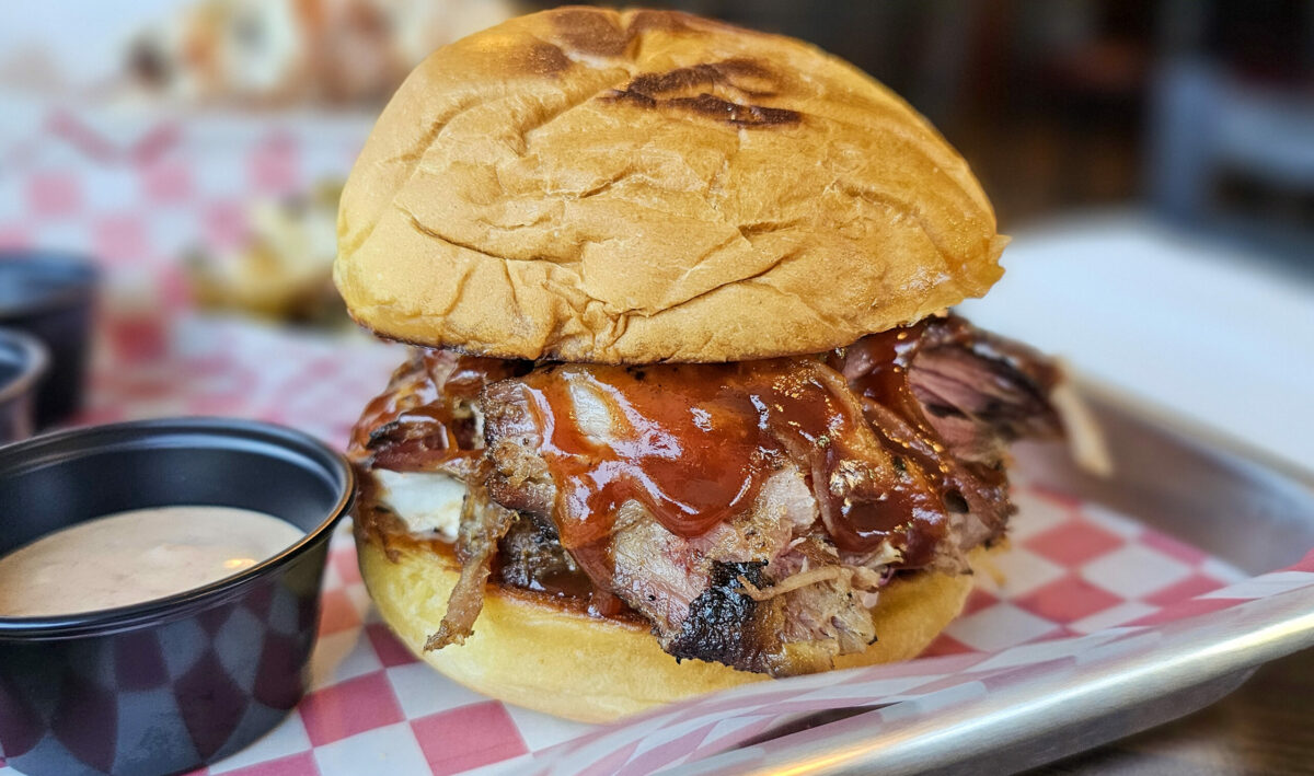 Pulled pork sandwich War Pigs