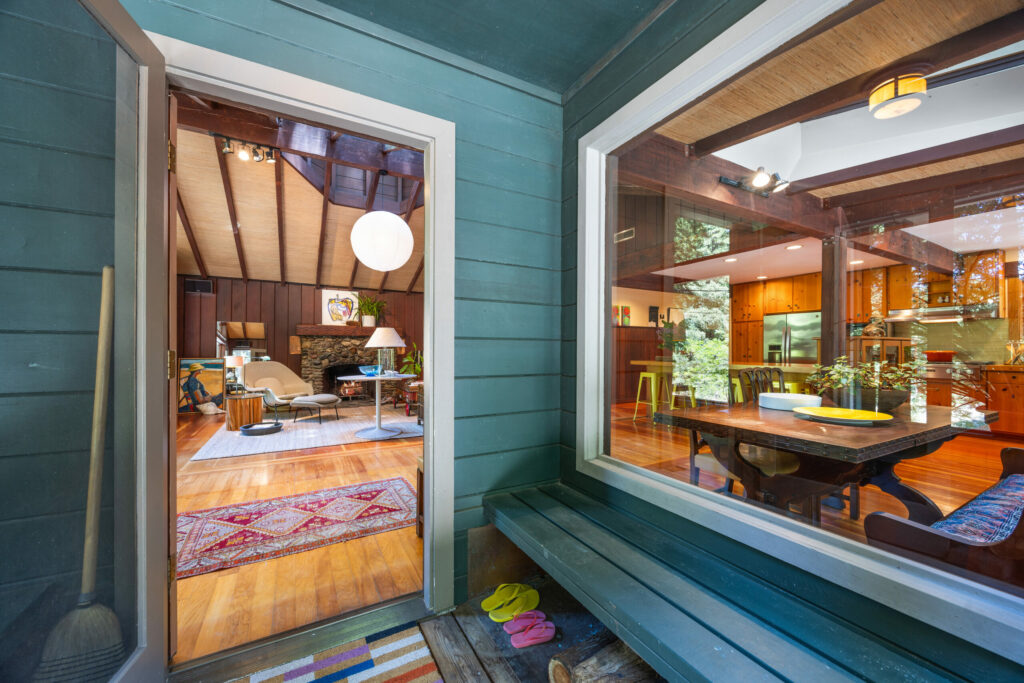 Entryway with built-in seating. (Open Homes Photography)