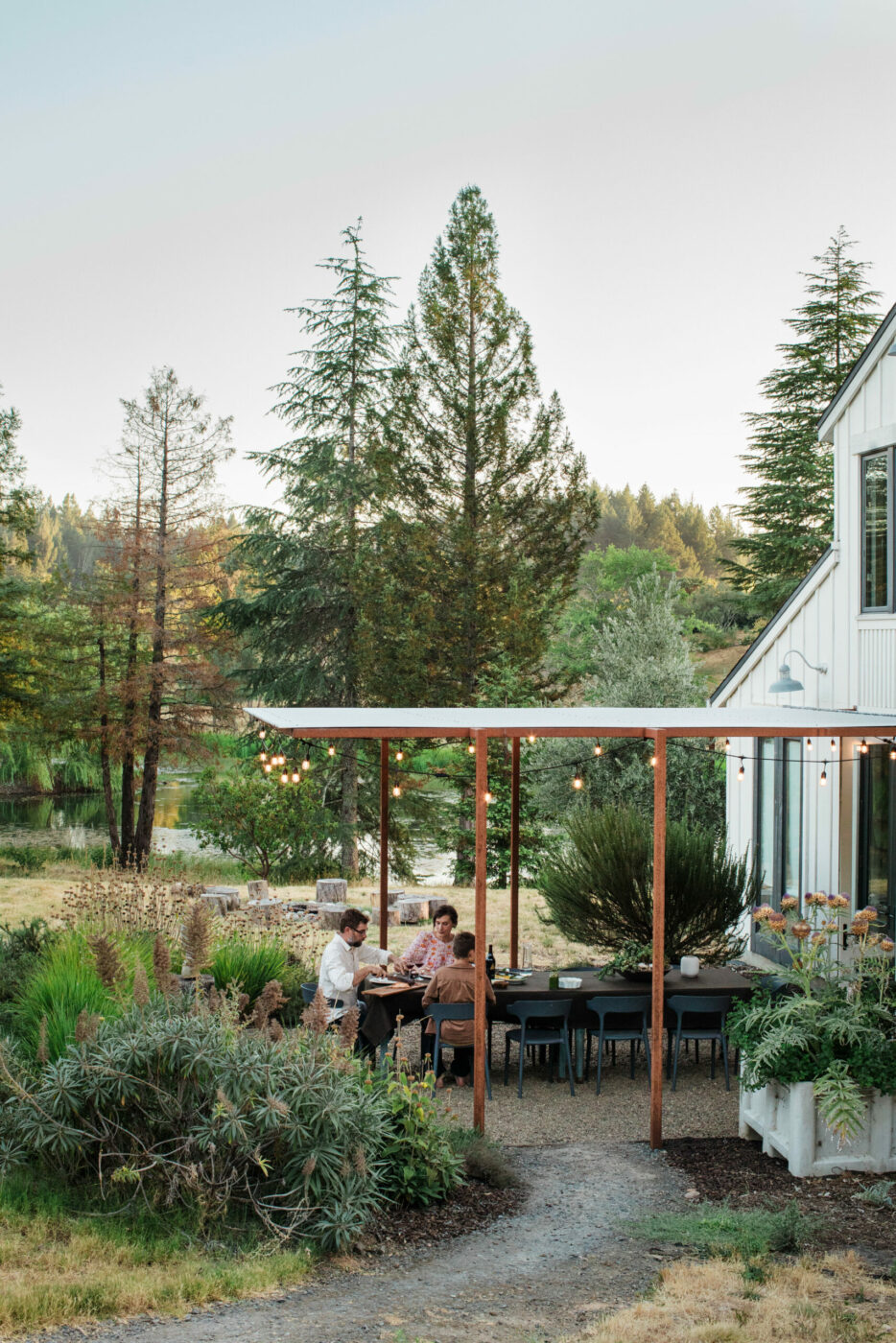 Winemaker Scot Bilbro and architectural designer Lisa Steinkamp enjoy a meal with their son, Booker, outside their Healdsburg home. (Eileen Roche/Sonoma Magazine)