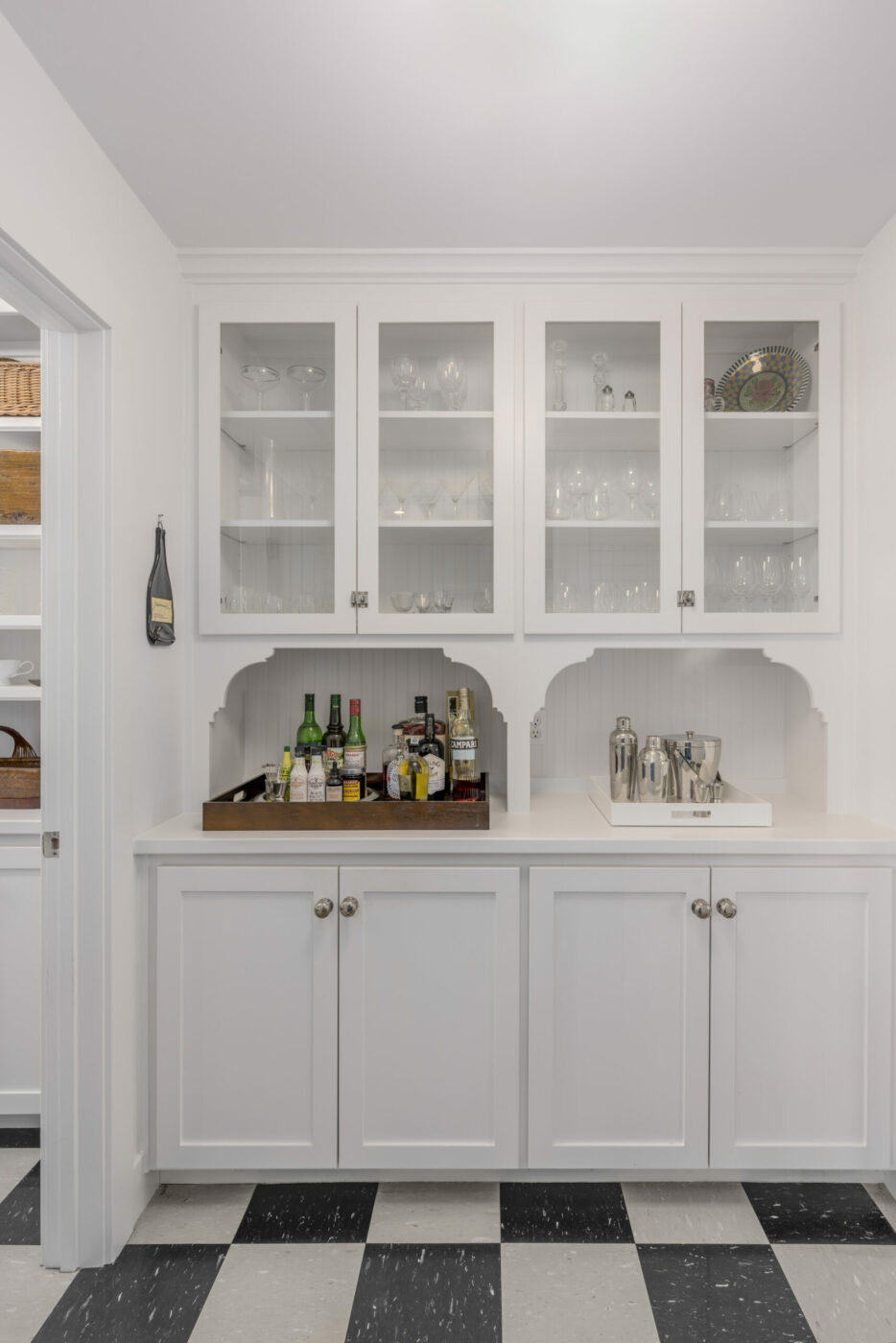 Built-in cabinets with bar. (CS Photography / Sotheby’s International Realty)