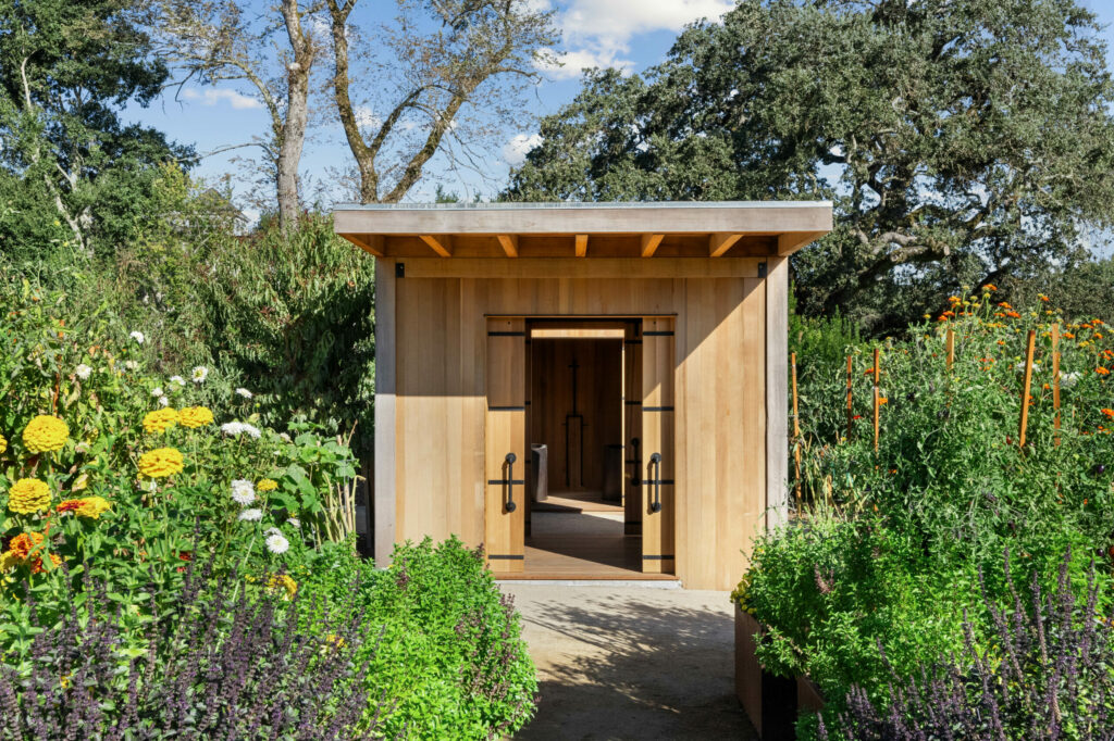 Outdoor spa. (SeaTimber Media / Sotheby’s International Realty)