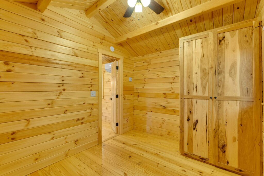 Bedroom with closet. (In D Sky Homes)