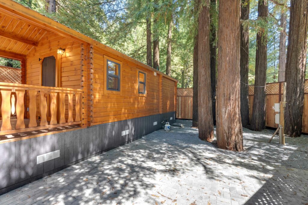 Side yard. (In D Sky Homes)