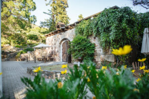 The courtyard at Gundlach Bundschu Winery in Sonoma. (wool + soon / Gundlach Bundschu Winery)