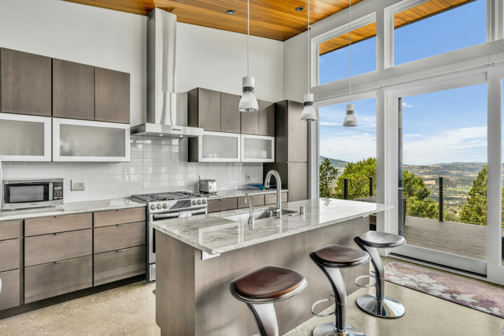 Kitchen. (Sam Bennett Media / Sotheby’s International Realty)