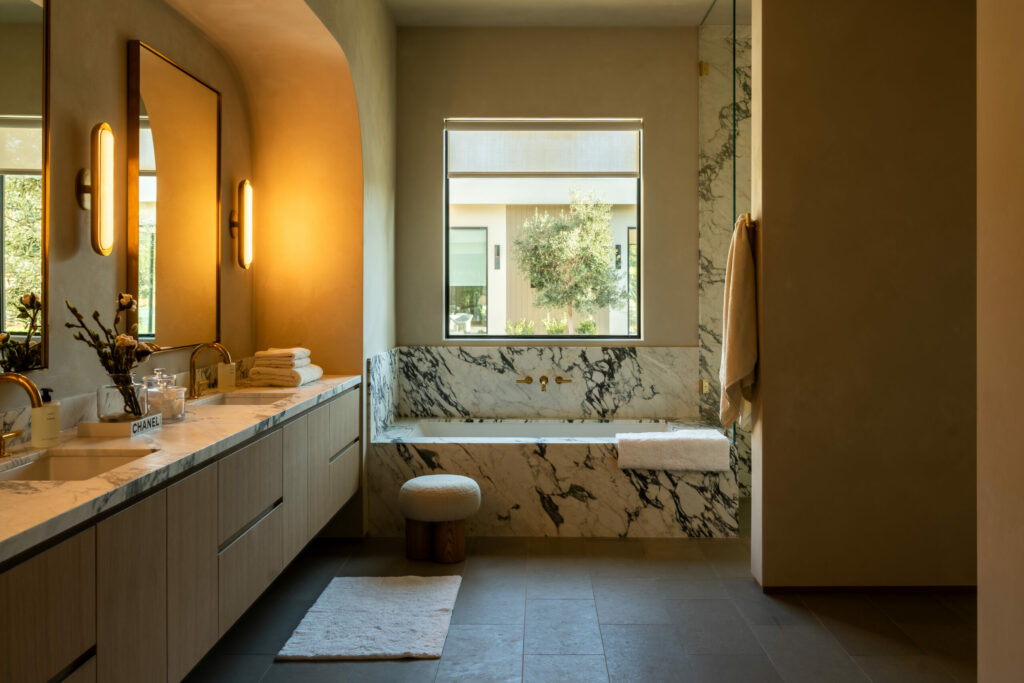 Main bathroom. (Mike Battey)