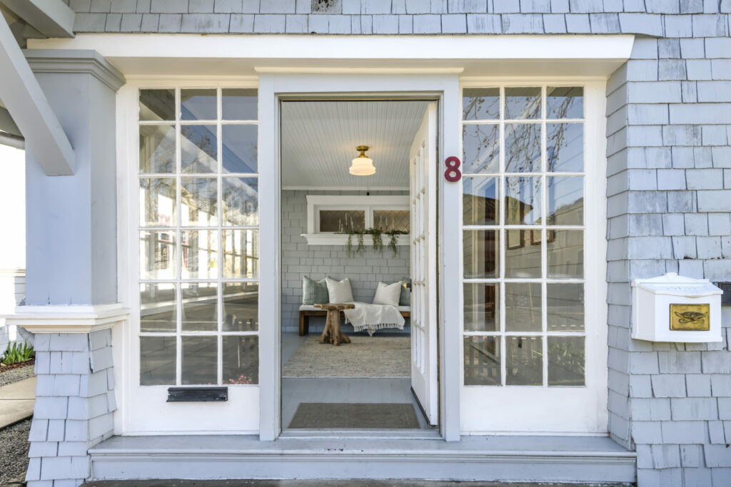 Covered porch entry in Craftsman home. (RavePhoto.com)