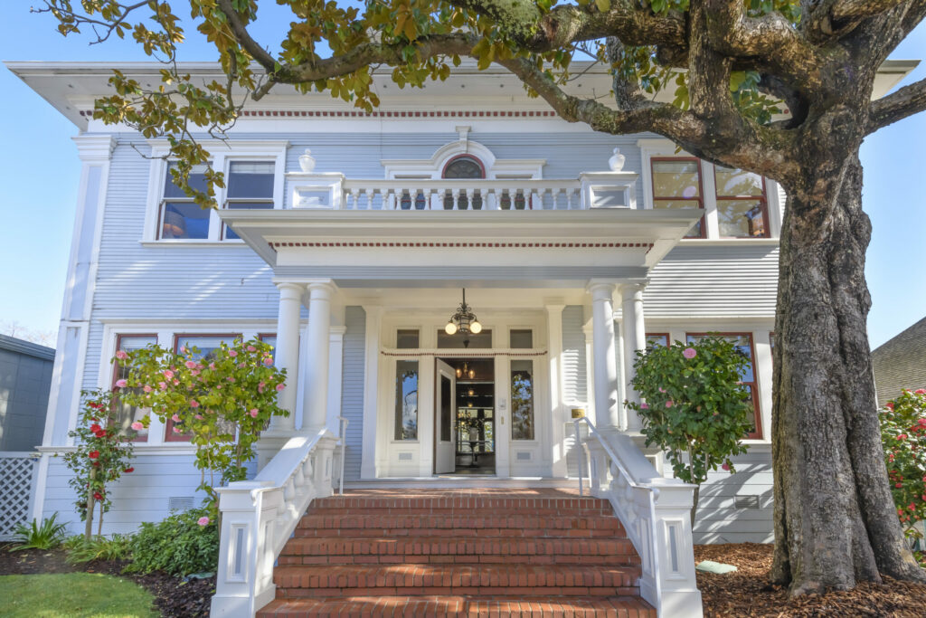 Entrance to the five-bedroom seven-bathroom home. (RavePhoto.com)