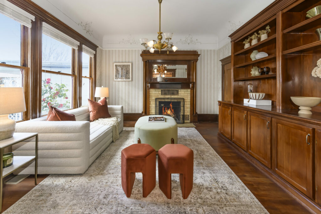 Parlor. (RavePhoto.com)