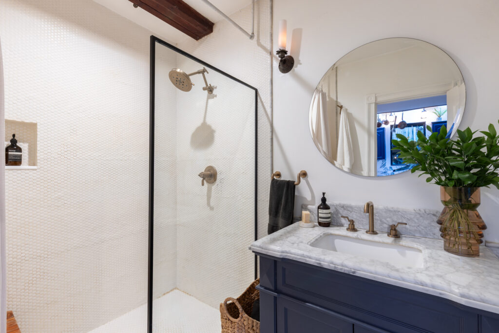 Bathroom. (Darren Loveland)