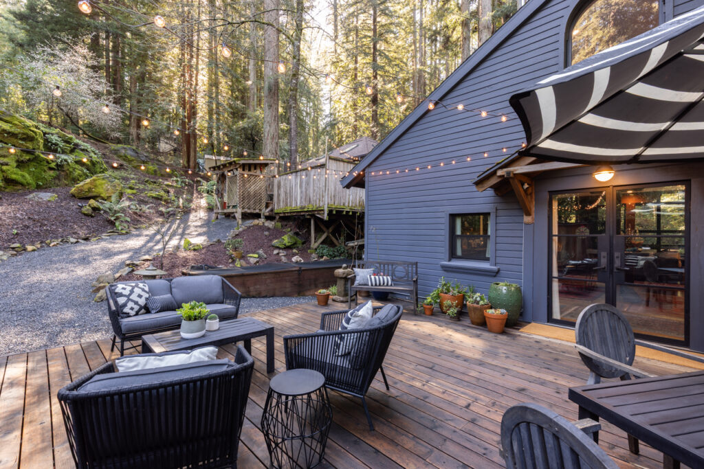 Deck. (Darren Loveland)