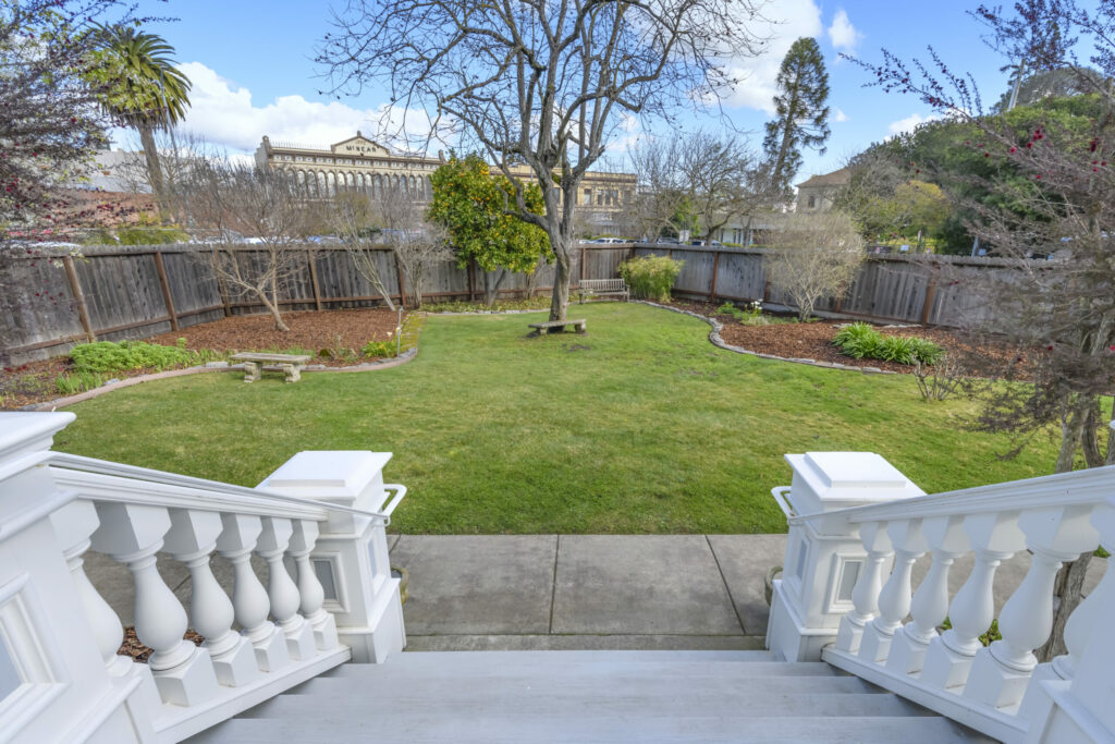 View to the garden. (RavePhoto.com)