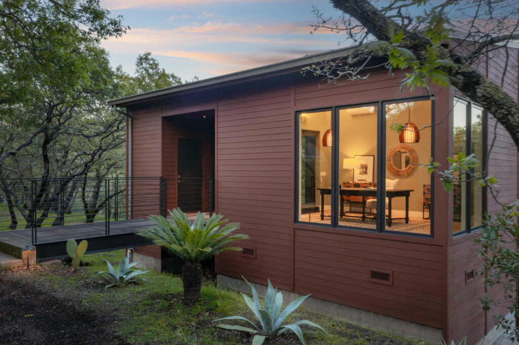 Detached office space or guest room. (Ned Bonzi / Sotheby’s International Realty)