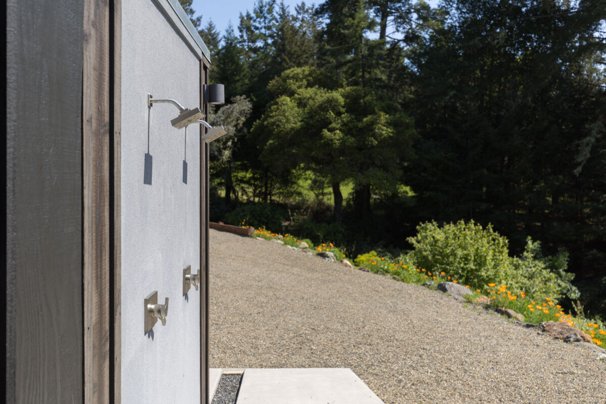 Outdoor showers. (Peter Lyons)
