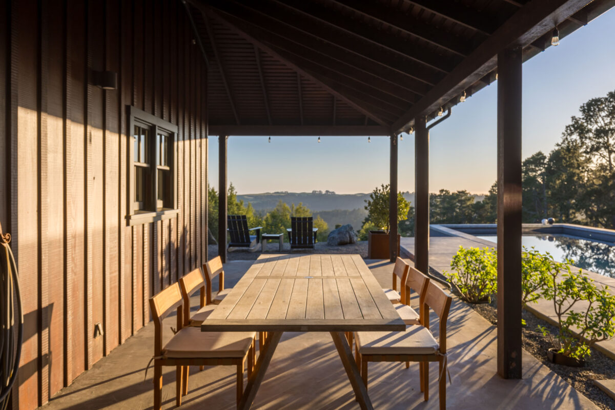 Dining area in courtyard. (Peter Lyons)