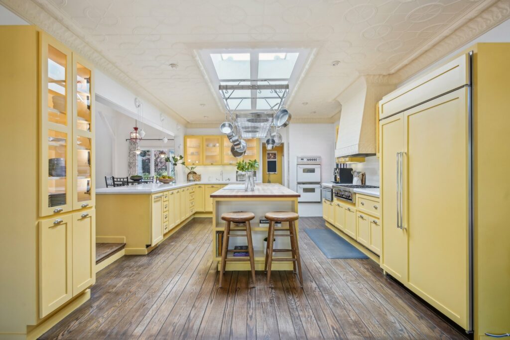 Kitchen. (Zillow Media Experts / Sotheby’s International Realty)