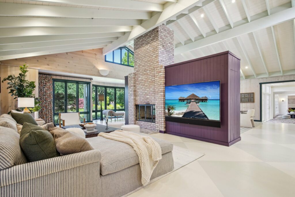 Great room. (Zillow Media Experts / Sotheby’s International Realty)