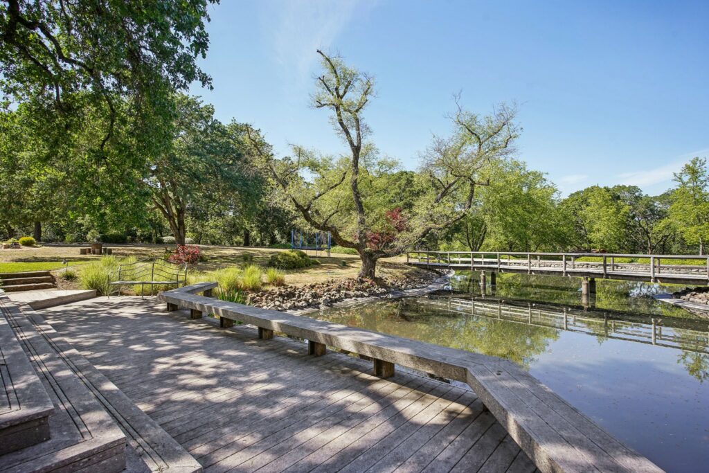 Bench seating by the pond. (Zillow Media Experts / Sotheby’s International Realty)