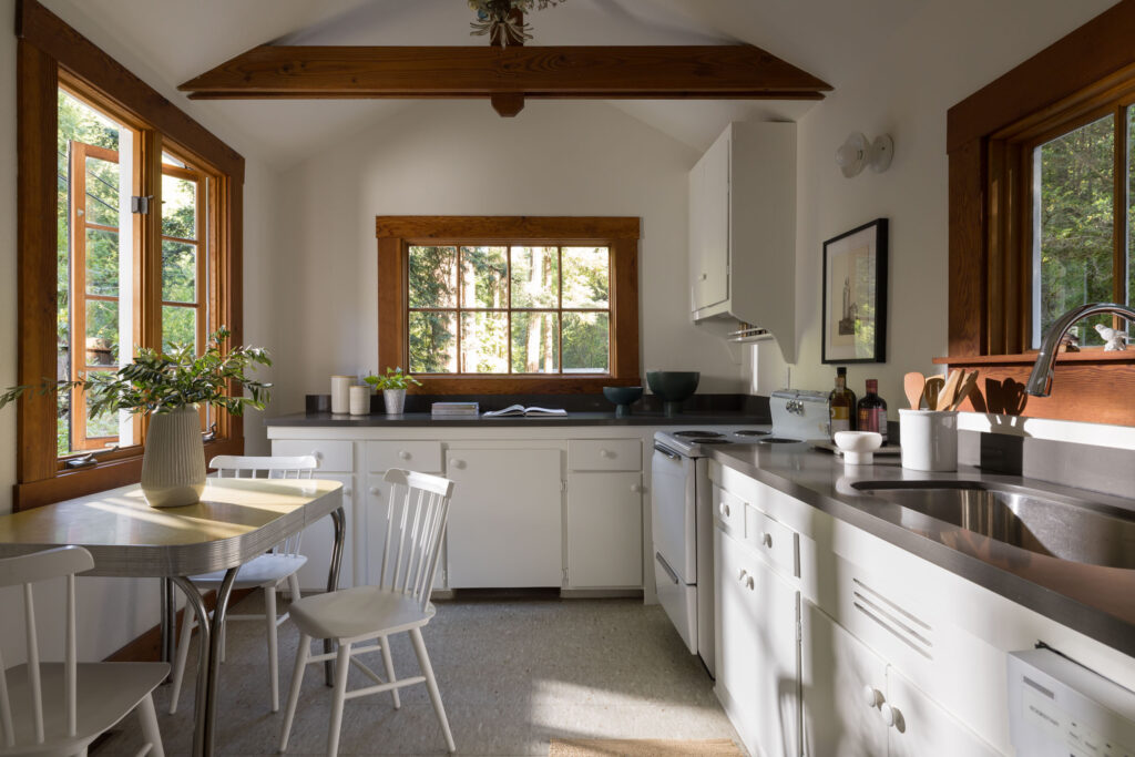 Kitchen. (Peter Lyons)