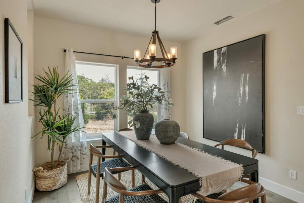 Dining area. (Michael Lounibos)