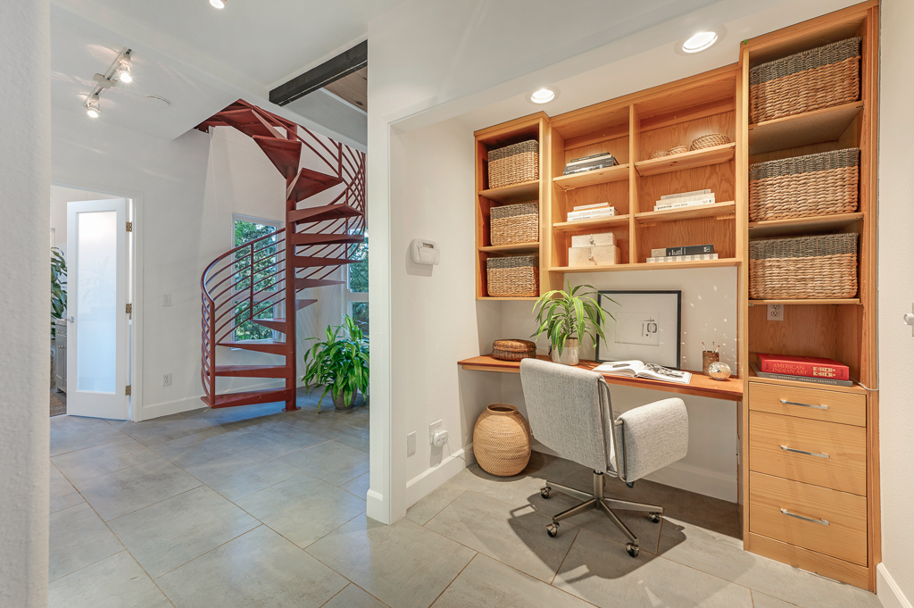Office nook and staircase. (Jim Nevill Productions)
