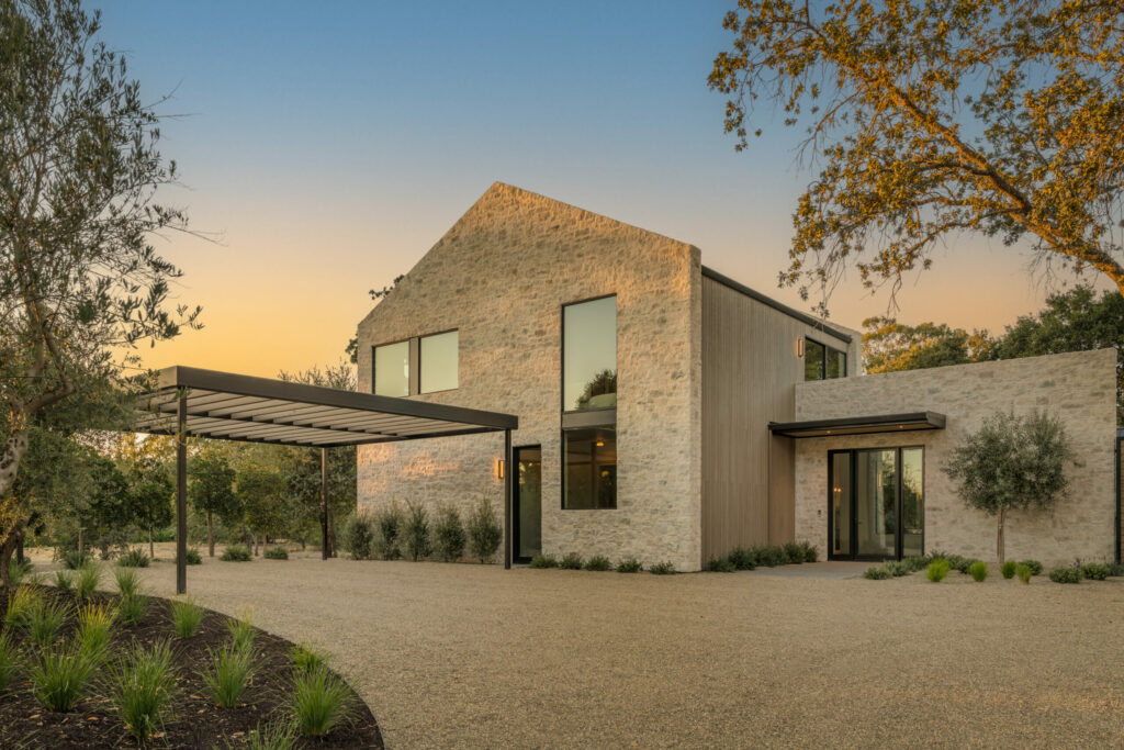 Stone cladding and wood cladding on the exterior. (CS Photography / Sotheby’s International Realty)