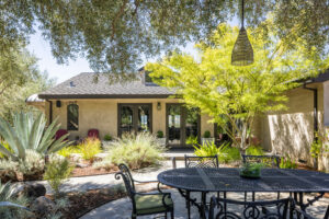 Outdoor dining area. (Steve Magner / Sotheyby’s International Realty)