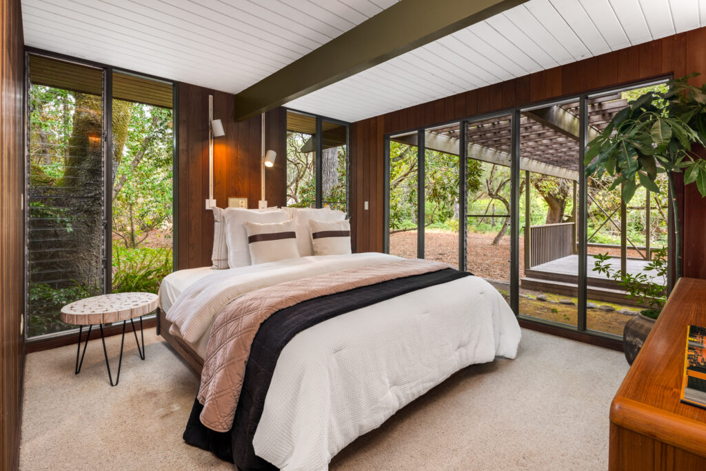Bedroom. (Jan Pechbrenner / Liftec Media)