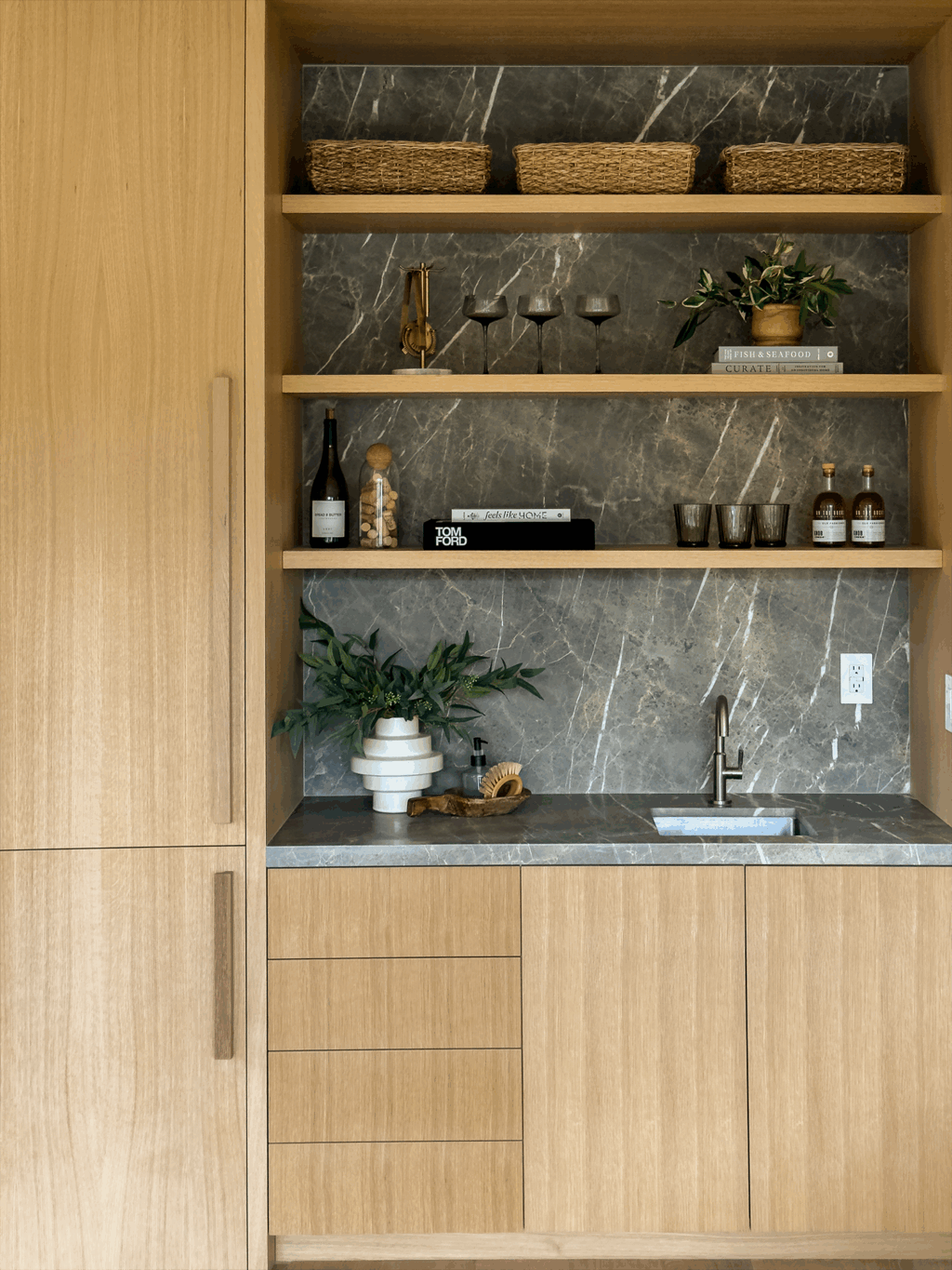Wet bar. (Alexander Stagnaro )