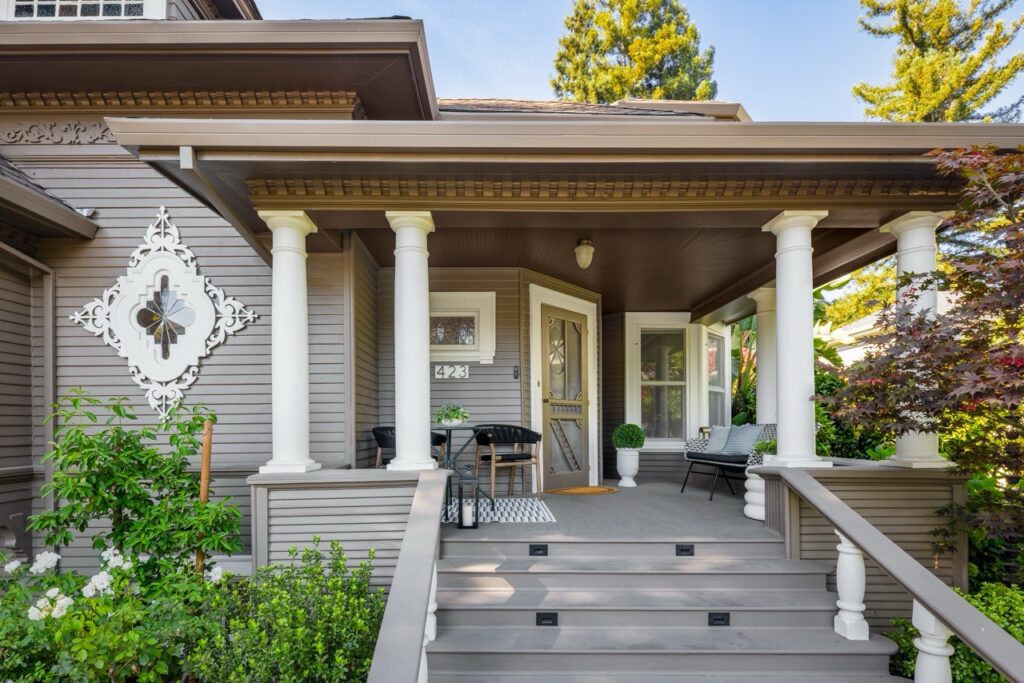 Front porch. (Jan Pechbrenner / Liftec Media)