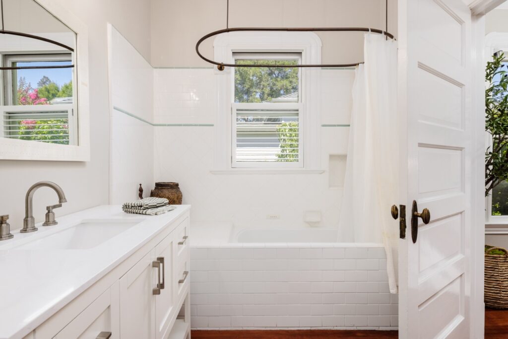 Bathroom. (Jan Pechbrenner / Liftec Media)