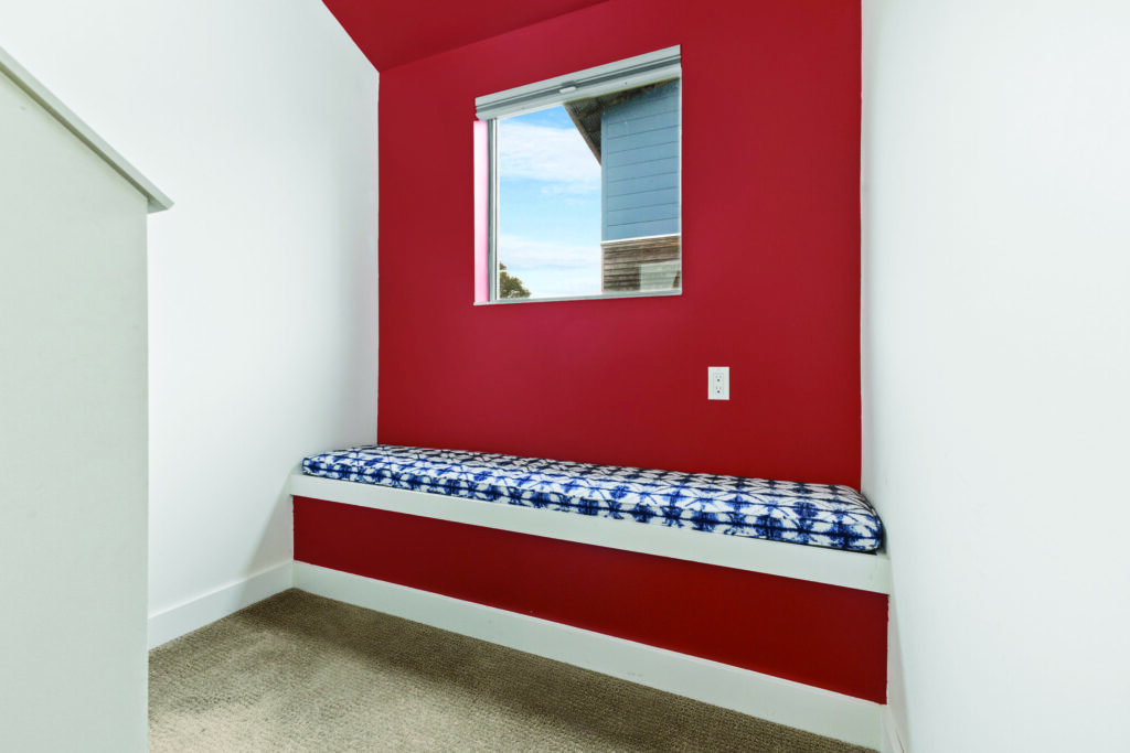 Built-in bench. (Digital Twinners)