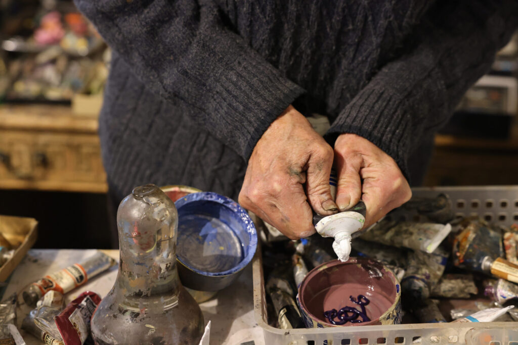 Artist Pamela Holmes mixes oil paints at Stranger Worth studio in Cazadero Thursday, Nov. 20, 2025. (Beth Schlanker / The Press Democrat)