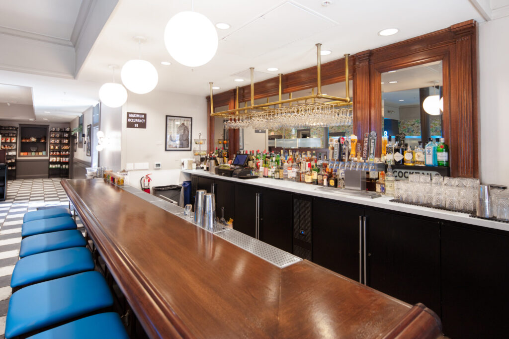 The bar area at Grossman's Noshery & Bar in Santa Rosa. (Sonoma County Tourism)