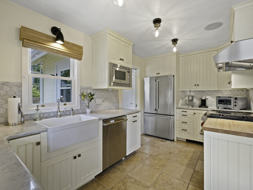 Kitchen. (Clear Shot Creations)