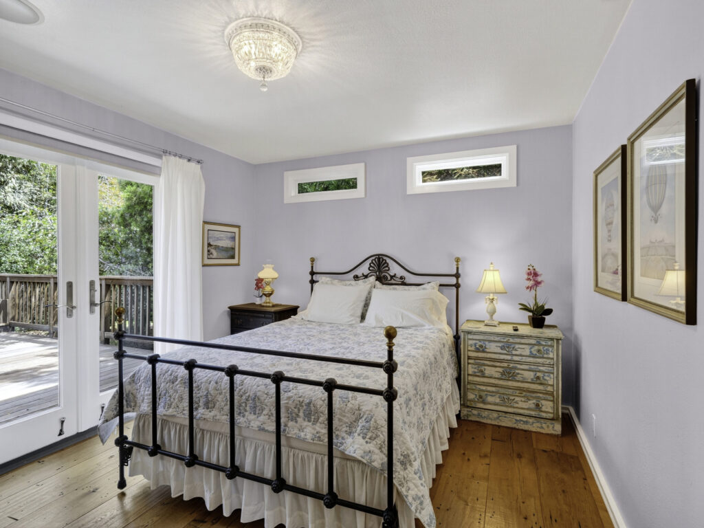 Bedroom. (Clear Shot Creations)