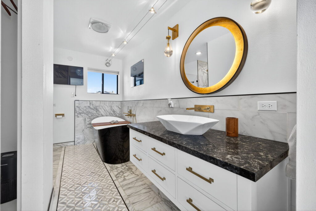 Bathroom. (Brian Roberts / Loud and Clear Commercial Media)