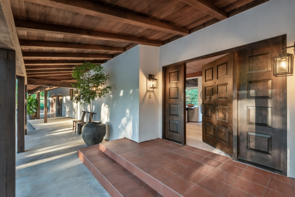 Entrance. (Bart Edson)